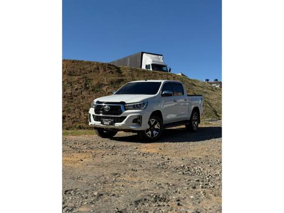 TOYOTA HILUX 2.8 SRX 4X4 CD 16V DIESEL 4P AUTOMÁTICO